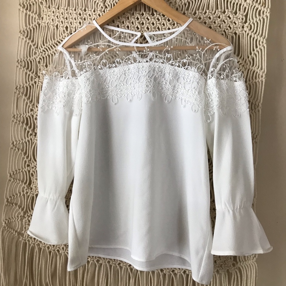 Marc New York Andrew Marc white lace top with flared sleeves sz S